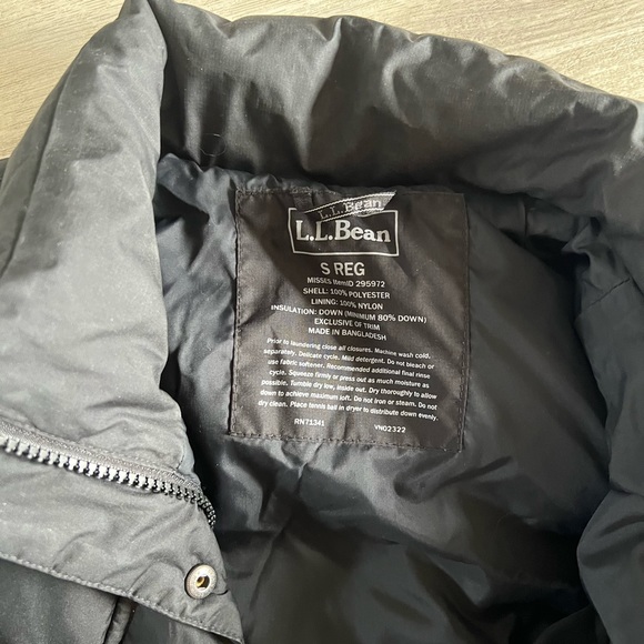 LL bean size small puffy vest - Picture 2 of 2